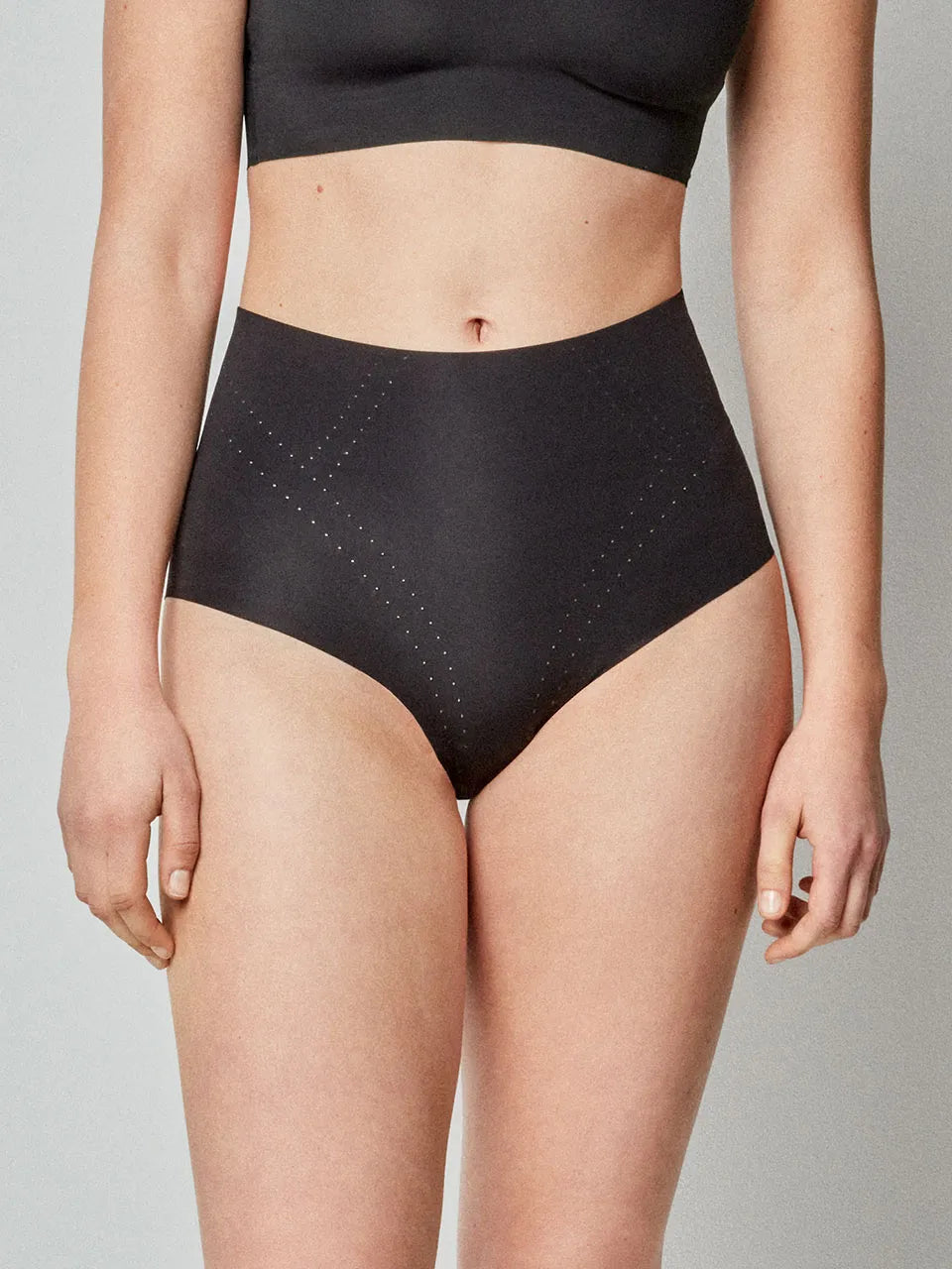 GISELA Slip alto con rinforzo frontale Ref:1/10048B