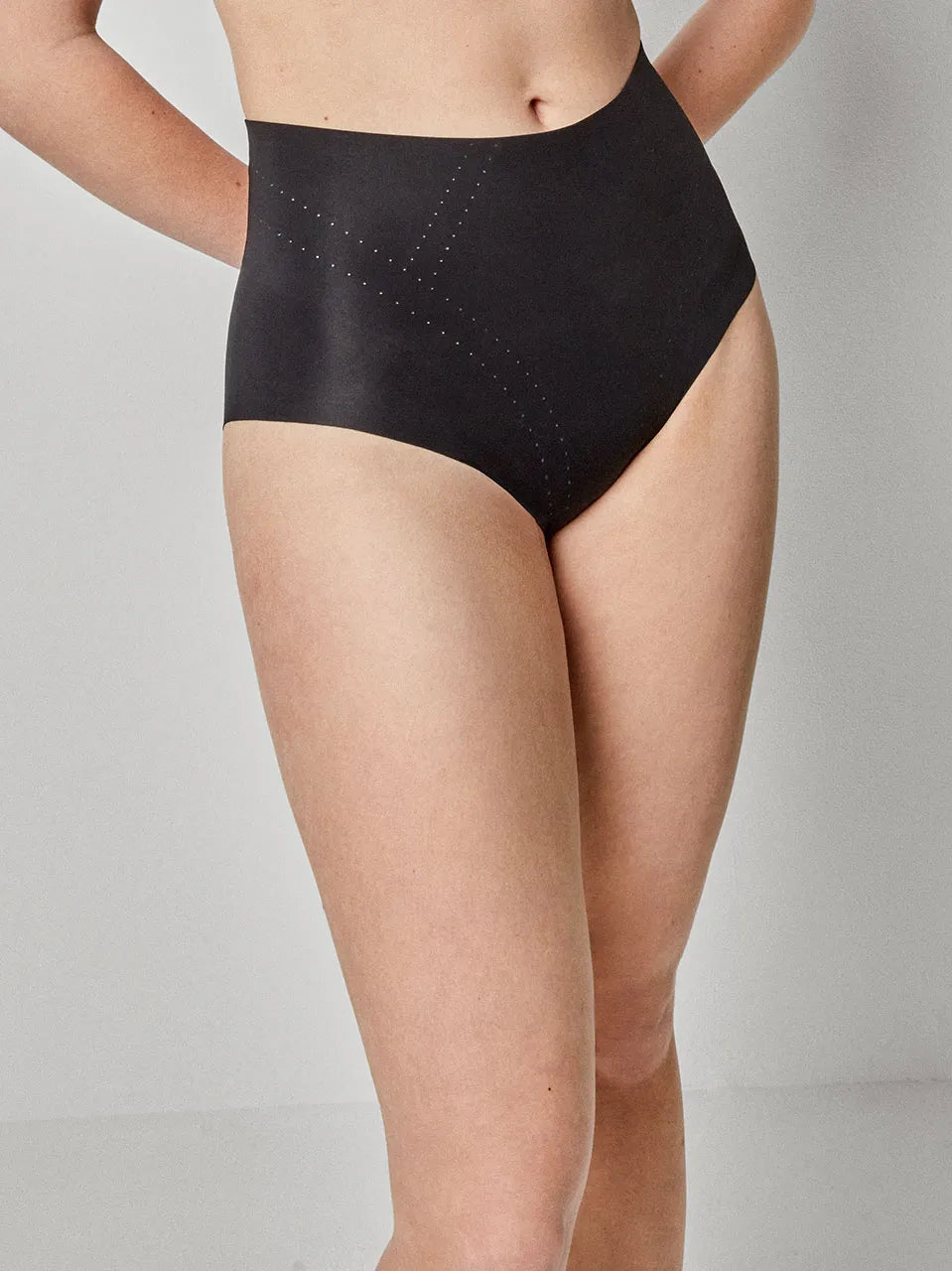 GISELA Slip alto con rinforzo frontale Ref:1/10048B