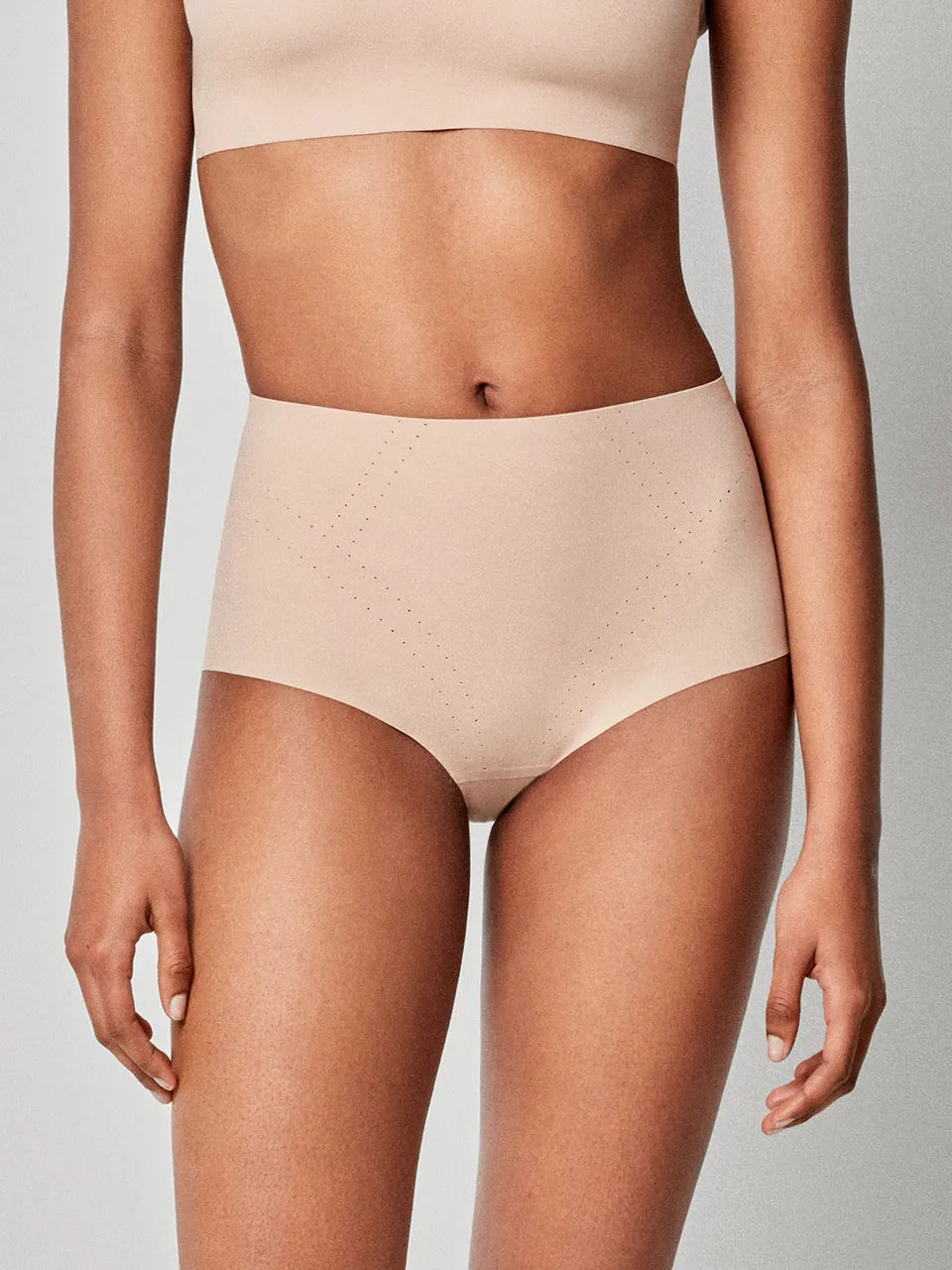 GISELA Slip alto con rinforzo frontale Ref:1/10048B
