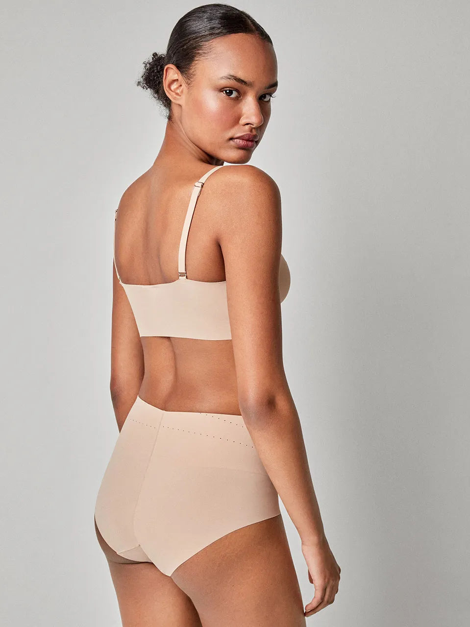 GISELA Slip alto con rinforzo frontale Ref:1/10048B