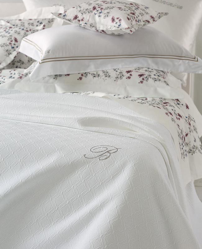 BLUMARINE - Copriletto Bianco Delfina liscio in piquè logo in cristalli  MATRIMONIALE